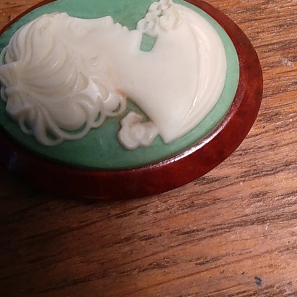 - GRANNY CORE carved cameo pin